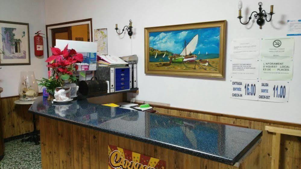 Hostal Creus Roses Exterior foto